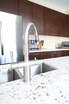 KitchenQuartzCountertop-GettyImages-628192310-77016fd516184ebbb692cce6729bd385